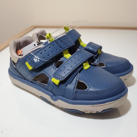 hush puppies closed toe sandals